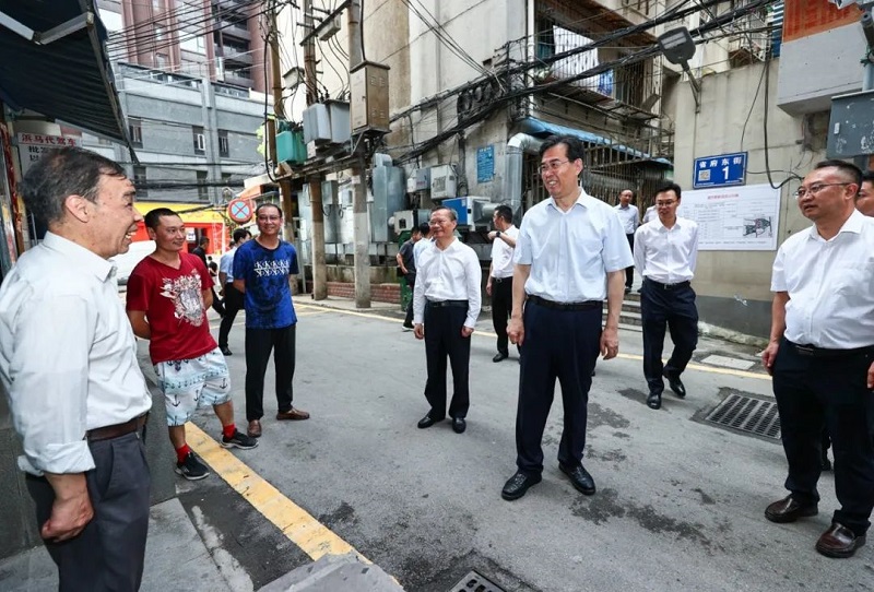 李炳军调研城市工作并召开省政府专题会议